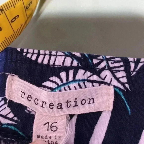 Recreation navy & white leaf shorts - Picture 9 of 11